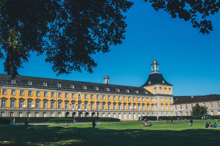 Hauptgebäude Universität und Hofgarten_Giacomo Zucca-Bundesstadt Bonn__p.jpg
