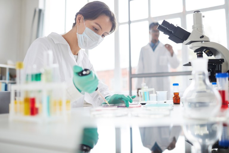 Side view portrait of young woman working in laboratory preparing test samples for medical research, copy space_Seventyfour_AdobeStock_295808902.jpeg